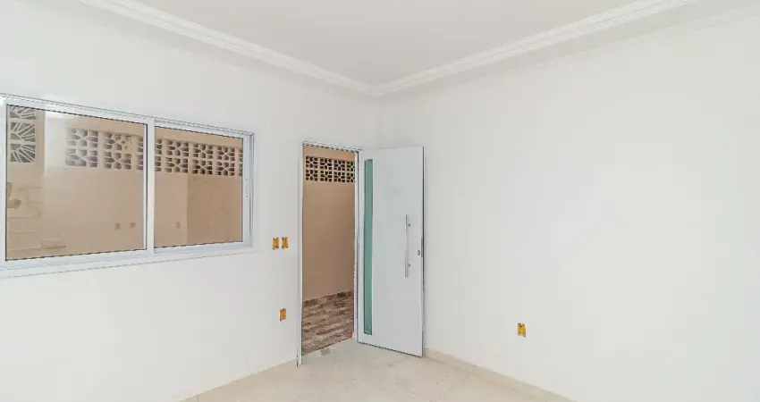 Linda casa nova em condomínio com dois dormitórios esperando você, Solemar Praia Grande SP.