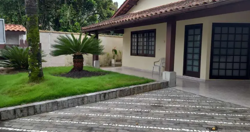 Apartamento à venda com 03 dormitórios (sendo 01 suíte) e 02 vagas de garagens, praia da enseada no Centro, Bertioga, SP.
