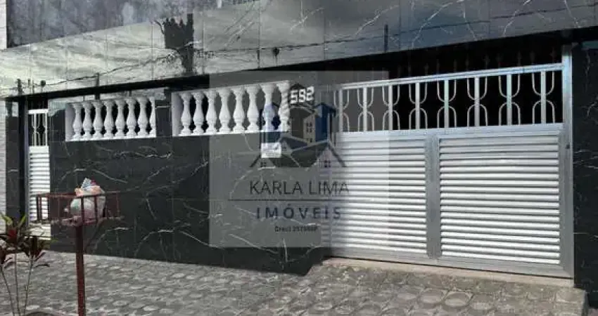 Vende-se casa isolada com 02 dormitórios, sendo 01 suíte, 02 banheiros, 02 vagas. em boqueirão  -  praia grande