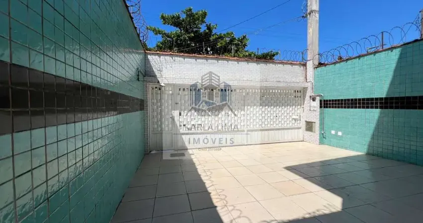 Lindo Sobrado à venda com 03 Dormitórios e 01 Suíte, 02 WC, 02 Vagas, em Vila Caiçara - Praia Grande