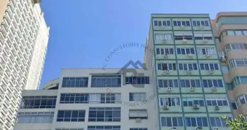 Conjugadão localizado em Copacabana, na Av. Atlântica, Apartamento de Fundos com 30Mts.