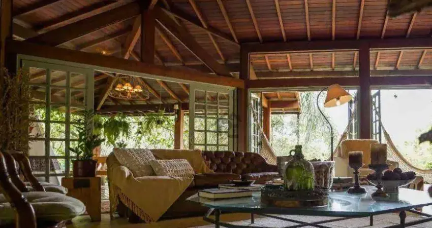 Casa com 4 quartos à venda, 300 m² por r$ 4.900.000 - cuiabá - petrópolis/rj