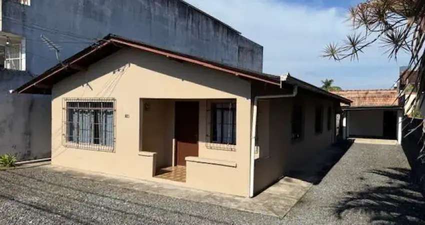 Casa com 4 quartos para alugar no Itaum, Joinville 