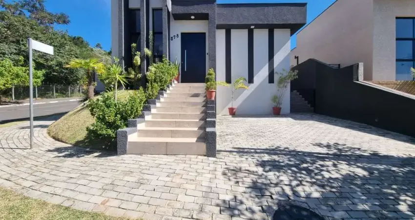 Belissima residencia terrea em condominio fechado com piscina Atibaia
