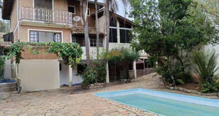 Casa 4 Dormitórios-2 Suítes-2 Vagas-Piscina- Condomínio Terras do Madeira-Granja Viana- SP