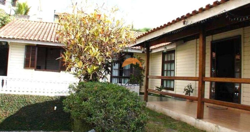 Casa Terrea :Madeira de Lei: 3 quartos,1 suite, 3 vagas -Portaria 24hs - Terras do Madeira- Granja Viana-SP