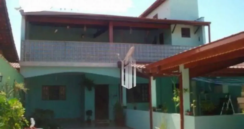 Sobrado espaçoso com 2 dorms, suíte, 8 vagas e quintal privativo!