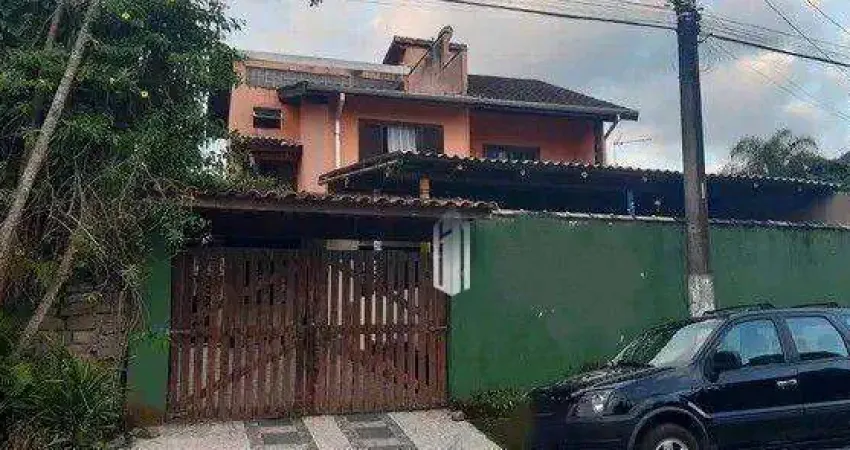 Lindo sobrado com 3 dormitórios e 5 banheiros à venda, 450m² por R$ 900.000 - Martim de Sá - Caraguatatuba/SP