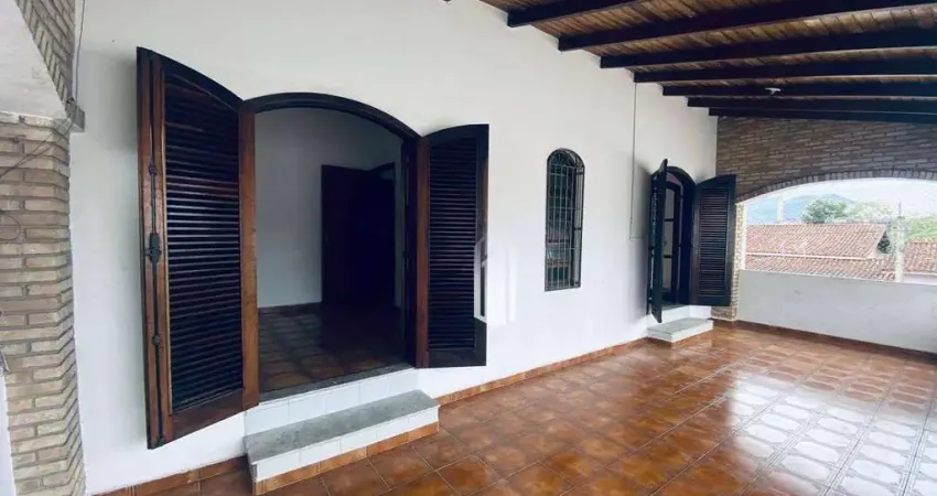Sobrado com 3 dormitórios à venda, 189 m² por R$ 500.000,00 - Poiares - Caraguatatuba/SP