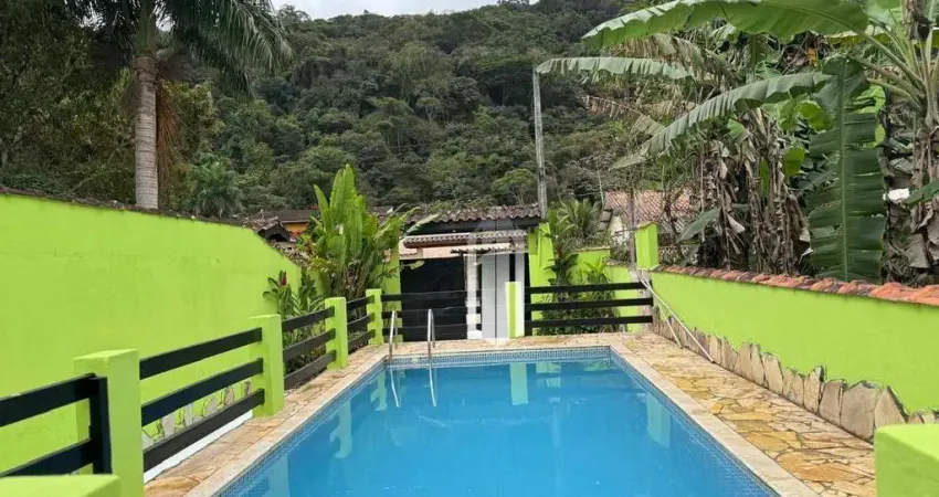 2 Sobrados com Piscina - Condomínio Recanto Verde Mar  650m da Praia da Cocanha