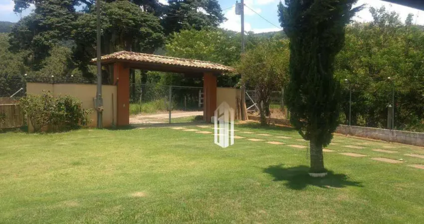 Sítio 30.000m² com piscina, chalé, área gourmet, lago e muito verde!