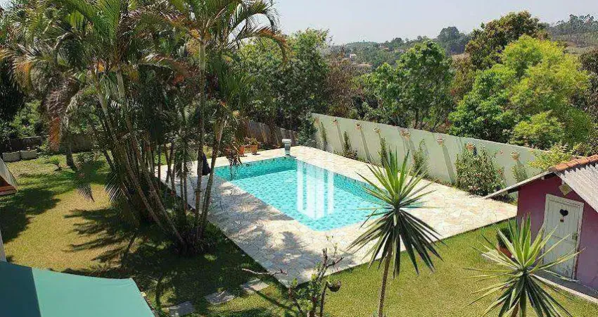 Linda chácara com piscina, pomar, horta e lazer completo no condomínio!