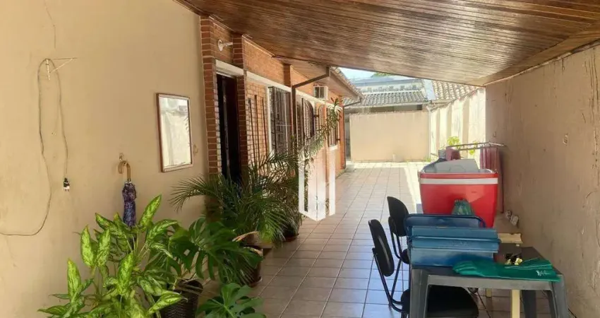 Oportunidade! casa espaçosa no sumaré, bairro valorizado em caraguatatuba!