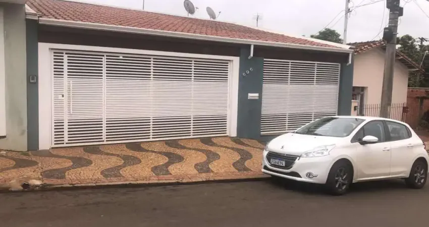 Casa para Venda em Leme, Centro, 3 dormitórios, 1 suíte, 3 banheiros, 2 vagas