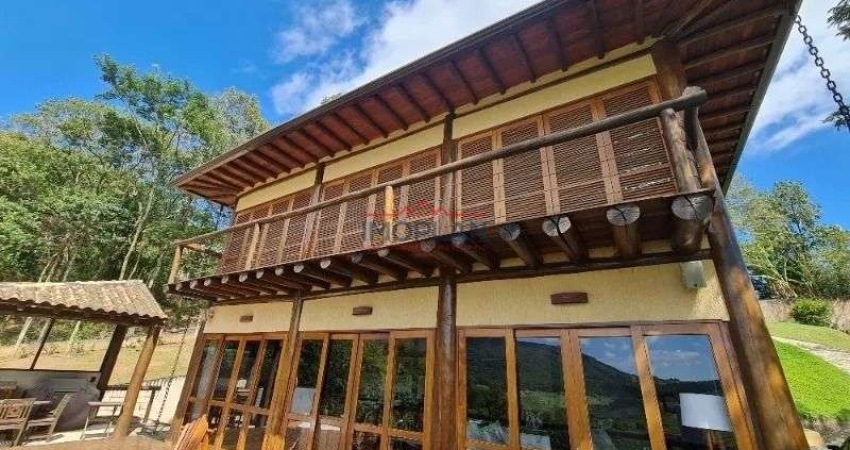 Linda casa em Atibaia, condominio fechado com portaria, rondas e area de lazer.