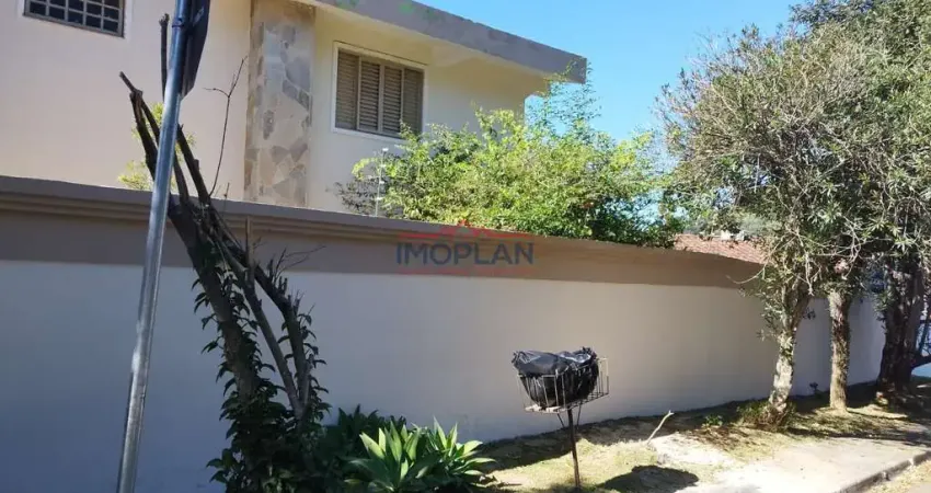 Linda casa à venda com 4 Dormitórios sendo 1 suíte e piscina  em uma ótima local
