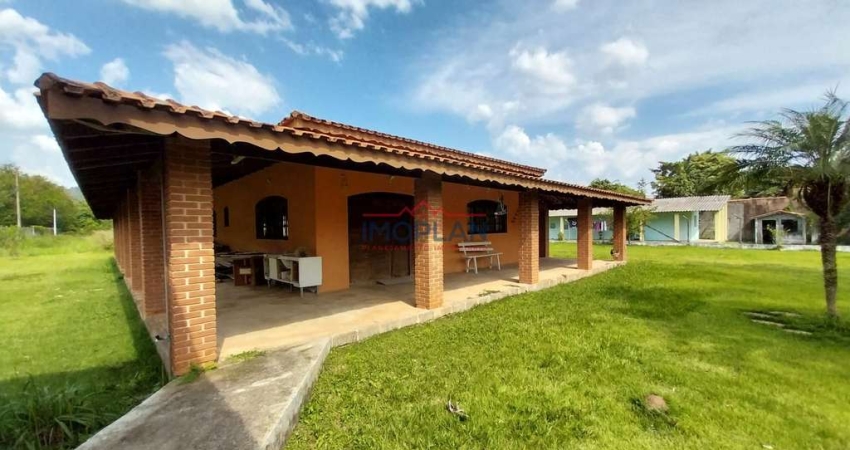 Chácara à venda com 3 Dormitórios 1 suíte com 160 m² em ótima localização em Ati