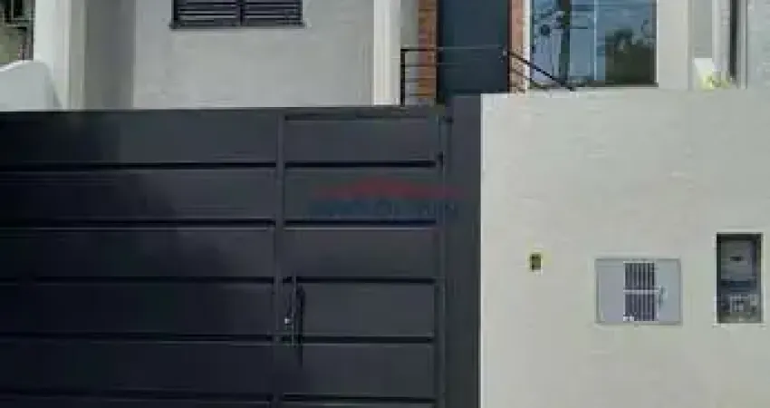 Casa em Atibaia,  03 dormitórios sendo 01 suíte,  2 vagas de garagem , pé direit