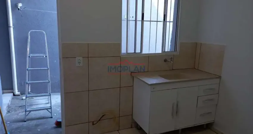 Salão  à venda com 60 m² e um apartamento em cima   com 2 Dormitórios e 4 Kitnet