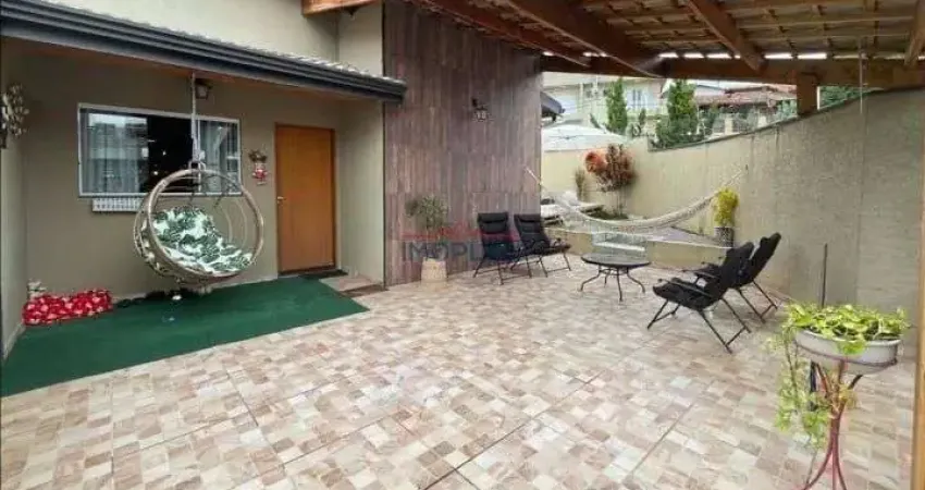 Casa térrea à venda no Bairro Jardim Maristela em Atibaia - SP