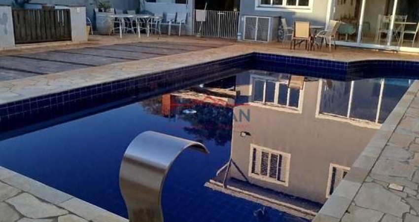 Casa à venda com 4 suítes e piscina próximo ao centro de Atibaia-SP