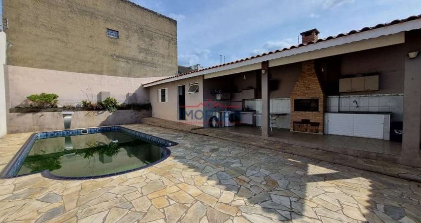 Casa a venda em Atibaia, bairro tranquilo, 3 dormitórios 1 suíte , piscina , chu