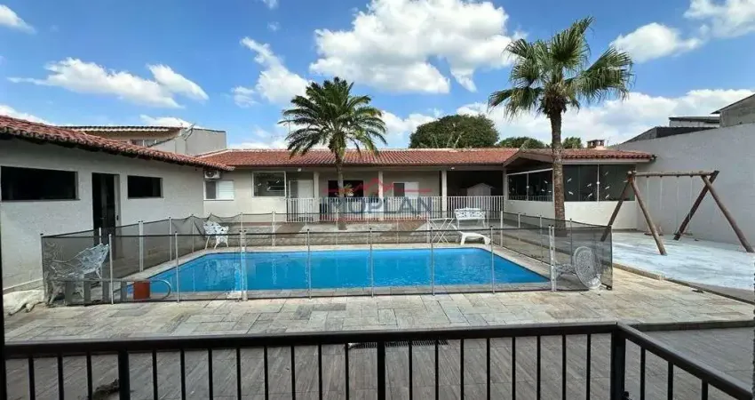 Casa á venda com 460 m²  com piscina  - Bairro  Alvinópolis - Atibaia - SP