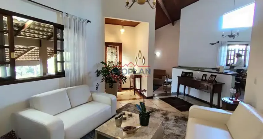 Casa térrea à venda na Vila Petrópolis em Atibaia – SP.