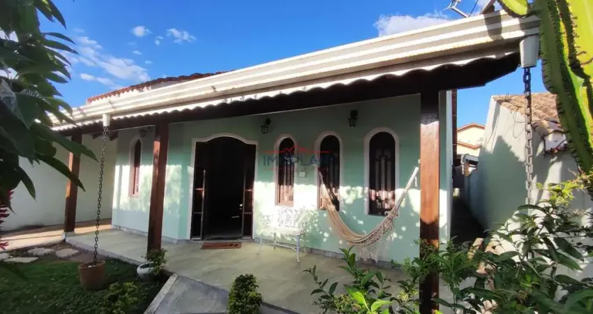 Casa térrea a venda , bairro tranquilo , 4 dorms sendo 1 suíte , quintal grande
