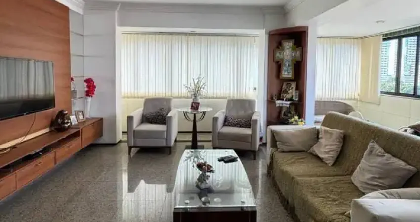 Apartamento com excelente localização no bairro cocó