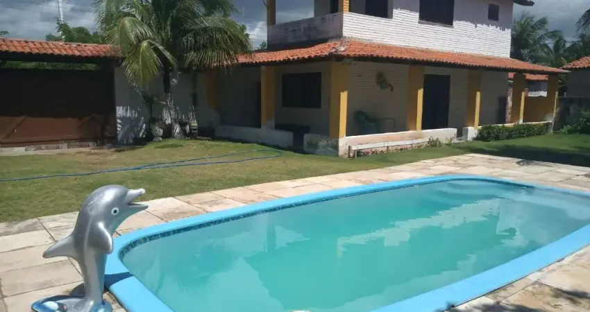 Vende - se Duas Casas Conjugadas com Piscina no Centro da Taiba