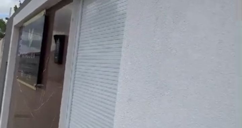 Lindo apartamento pronto pra morar para repasse sem burocracia e sem consulta SPC e Serasa...