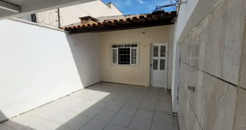 Casa com 3 quartos à venda na Rua Doralice Costa, 650, Engenheiro Luciano Cavalcante, Fortaleza