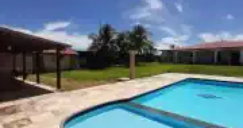 Vende - se Casa com Piscina e Terreno Amplo na Avenida Principal da Taiba