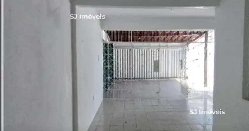 Casa com 3 quartos 2 suítes, quintal e 6 vagas de garagem no monte castelo