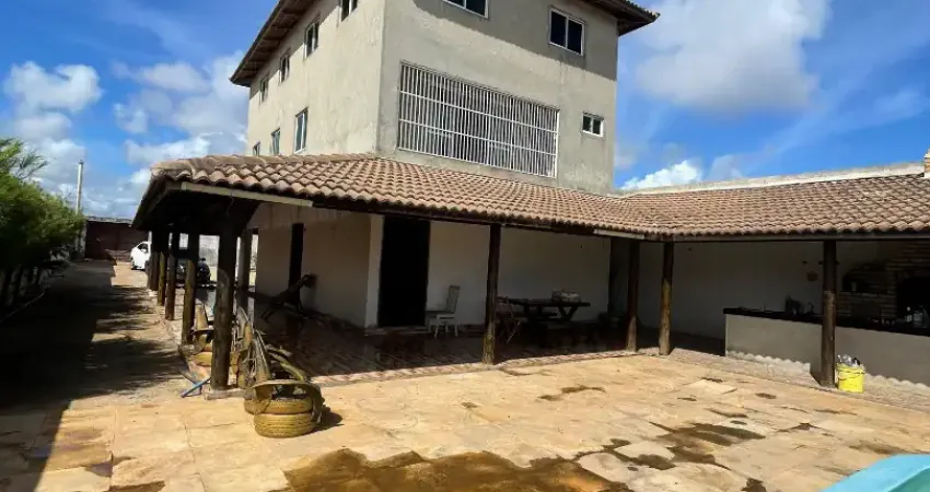 Casa triplex com piscina no maceió da taiba a 2 ruas de distância da praia
