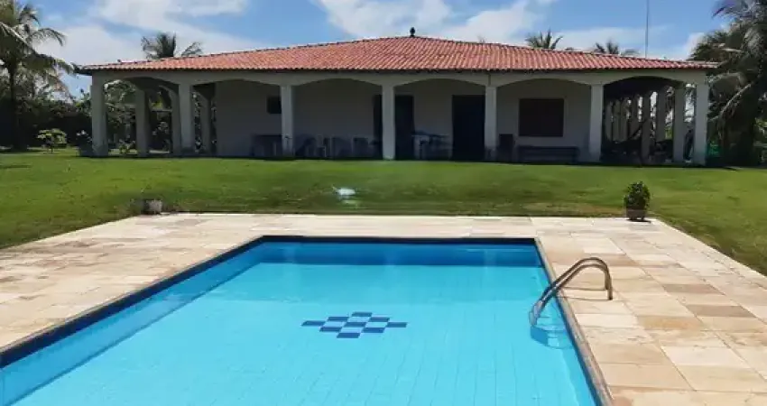 Vende - se casa com piscina e terreno amplo na avenida principal da taiba