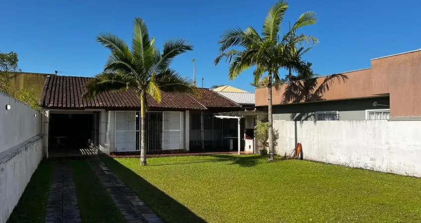 Casa à venda em guaratuba/pr – a apenas 30m da avenida principal no balneário coroados