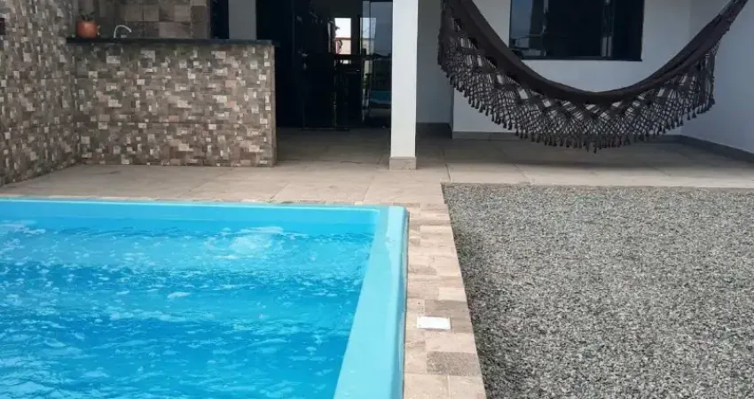 Casa em alvenaria com piscina – a apenas 200 metros da praia | guaratuba/pr