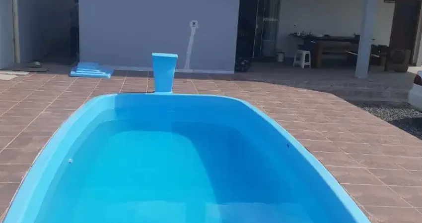 Casa com 3 quartos para alugar na Avenida Capanema, Coroados, Guaratuba