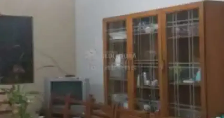 Casa com edícula locaizada no bairro Jardim Rosely.