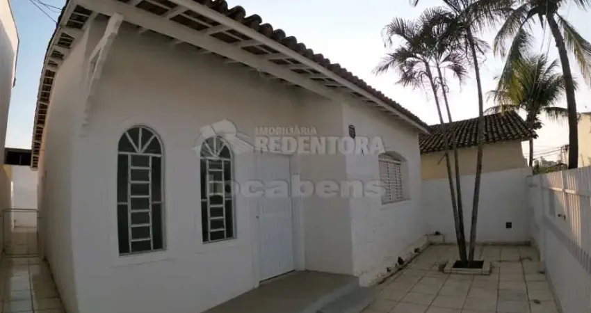 Casa com 3 quartos para alugar na Rua João Teixeira, 327, Vila Santa Cruz, São José do Rio Preto