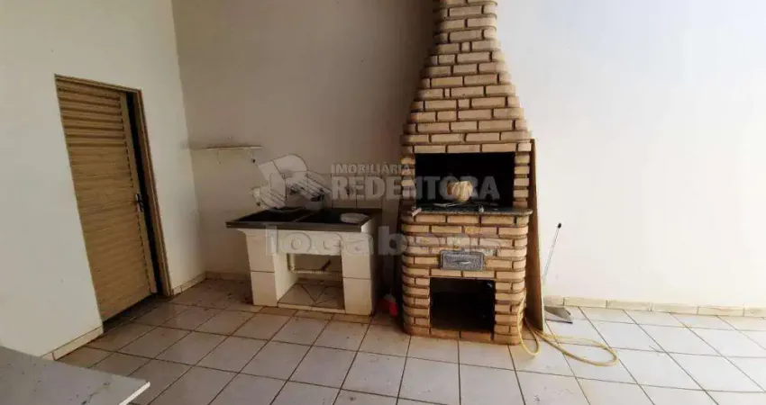 Sobrado com 3 dormitórios, churrasqueira e 1 vaga de garagem no bairro jardim seyon.