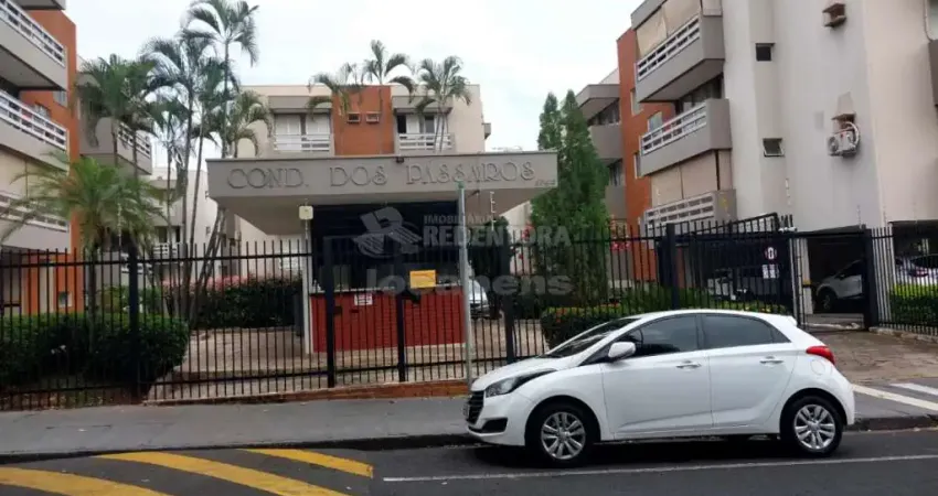 Edifício Condomínio dos Pássaros - Apartamento com 03 dormitórios sendo 02 com armários embutidos