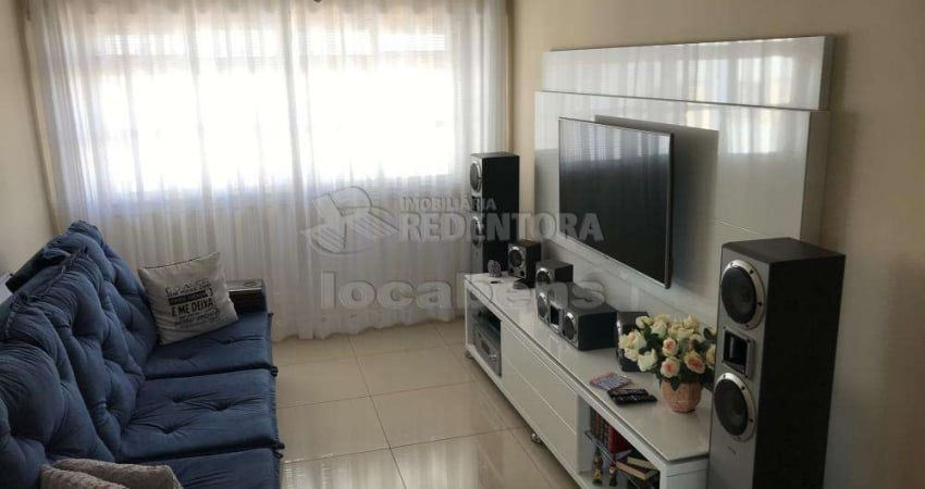 Centro - Apartamento com 03 dormitórios sendo 01 dormitório com ar condicionado