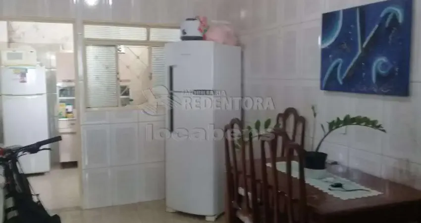 Casa Térrea com 2 ediculas.