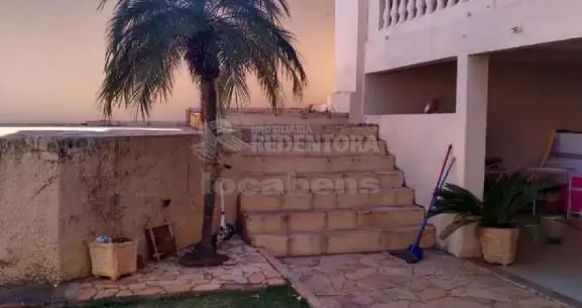 Jardim dos Seixas Casa de 03 dormitórios, 04 vagas de garagem.