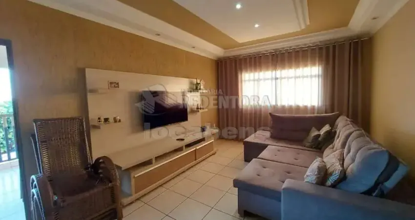 Casa / sobrado - à venda com 03 dormitórios em excelente localização.