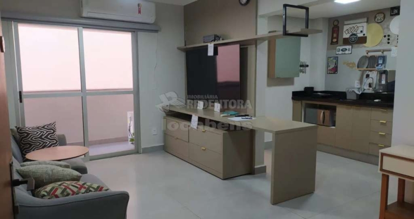 Centro Apartamento Mobiliado de 01 dormitório e 01 vaga de garagem.