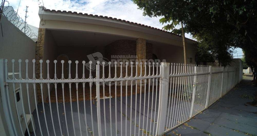 Boa Vista - Casa em bom local, boa para renda, 236 m² de construção, alugada, boa para renda